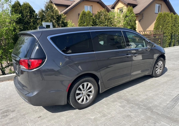 Chrysler Pacifica cena 49900 przebieg: 139000, rok produkcji 2019 z Piwniczna-Zdrój małe 497